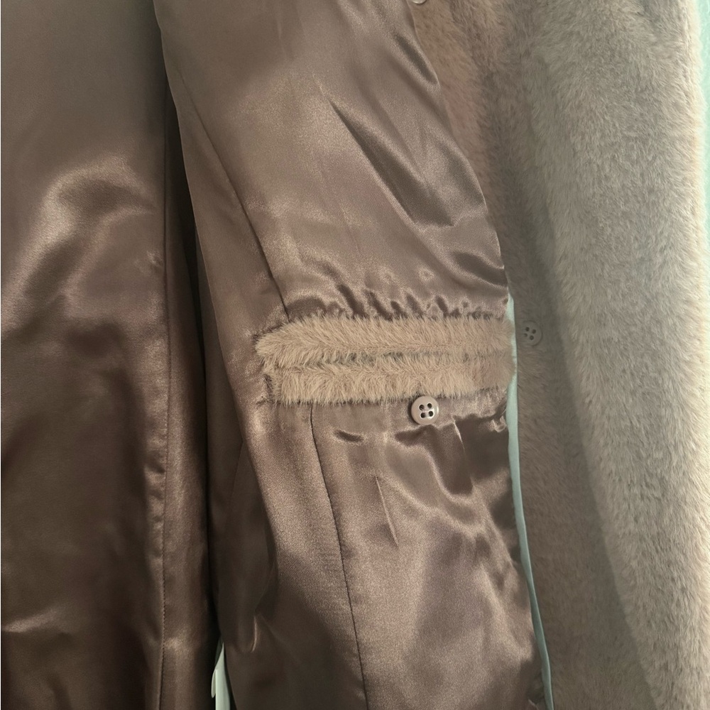 Mauve pink DKNY fuzzy coat - Picture 4 of 9